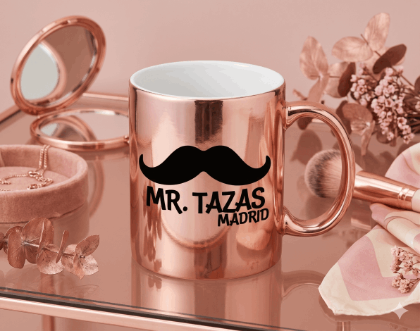 Taza metálica acabado espejo personalizada para empresas en Madrid.